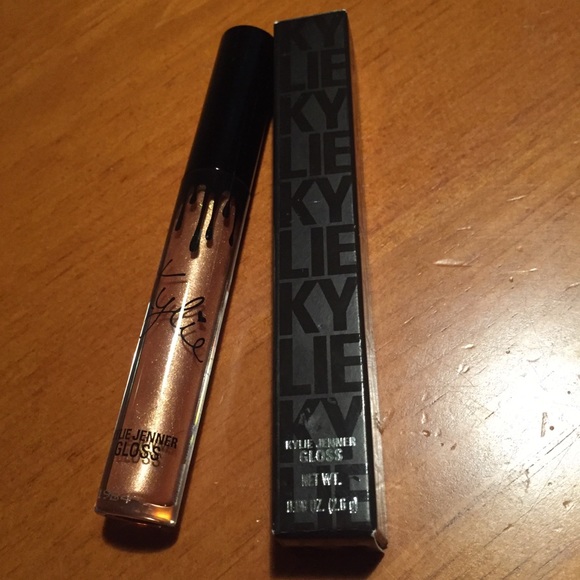 Kylie Jenner Gloss Poppin’ 💋 - Picture 3 of 11
